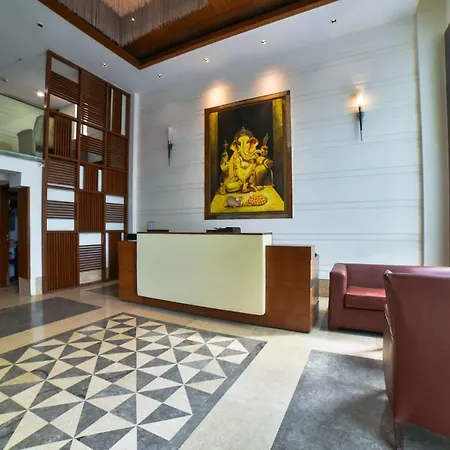 Hotel Mint Oodles 2 Mins To Nehru Enclave Metro